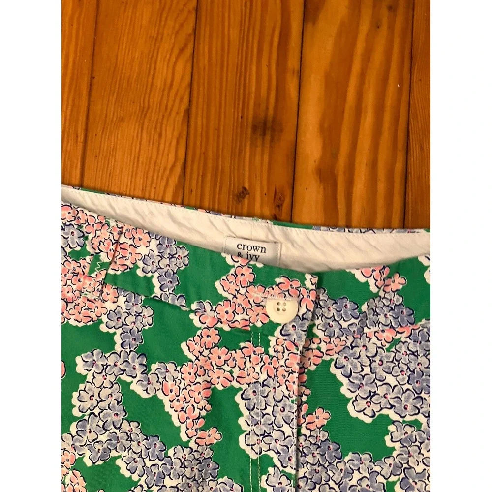 Crown & Ivy Shorts Size 8‎ CAROLINE Women's Hydrangea Floral Pockets